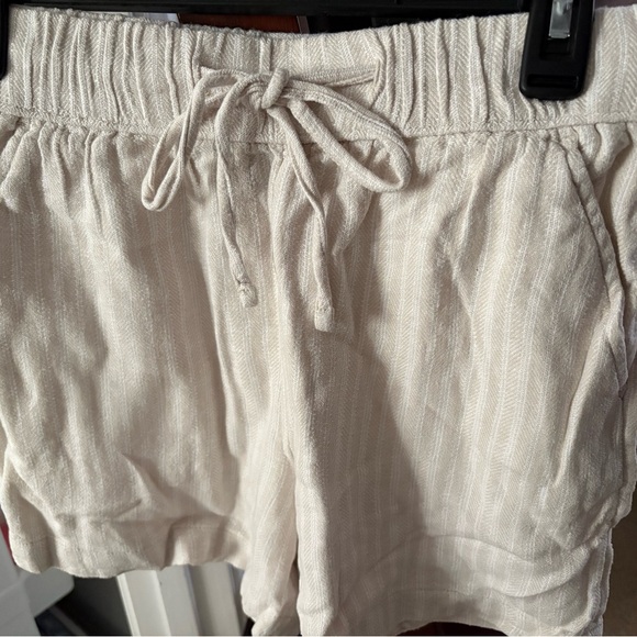 Time and Tru High Waist Cream Shorts - Picture 1 of 8